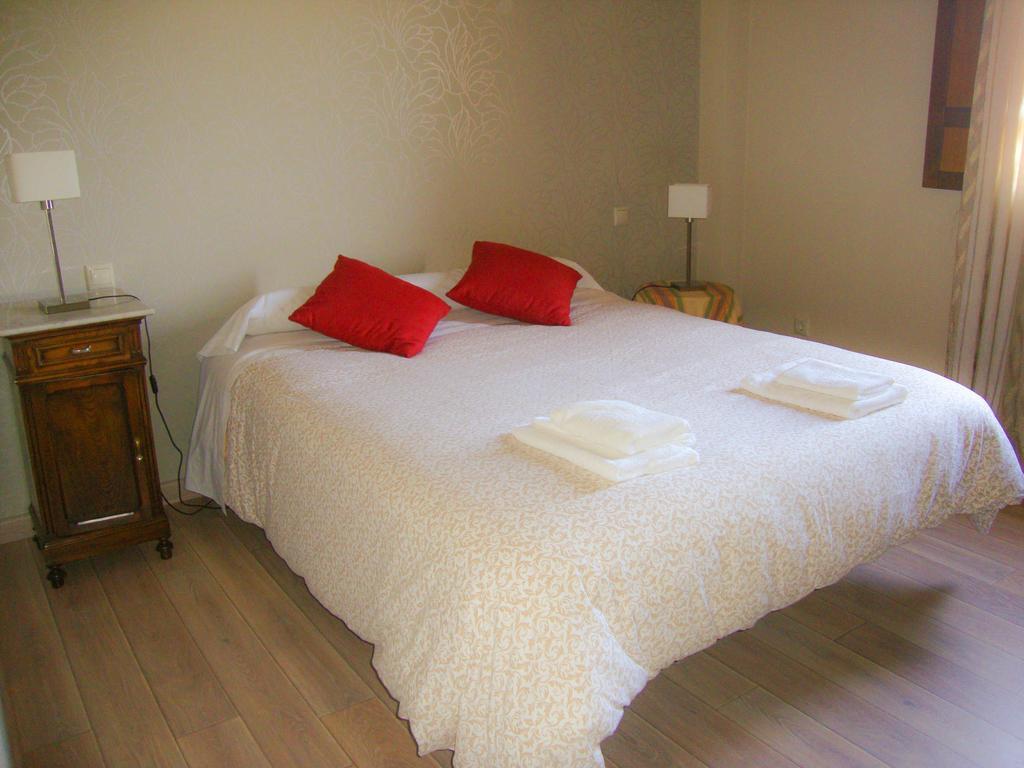 Apartamentos Fandin Ribadeo Rum bild