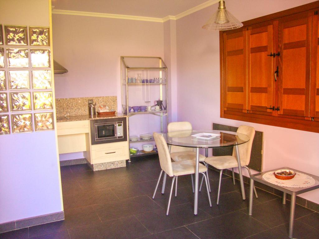 Apartamentos Fandin Ribadeo Rum bild