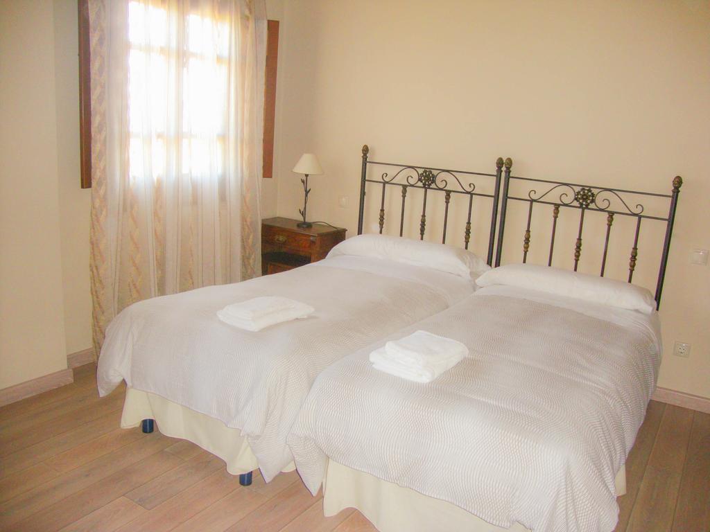 Apartamentos Fandin Ribadeo Rum bild
