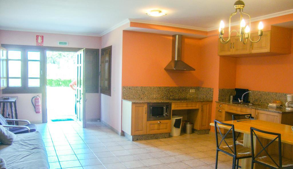 Apartamentos Fandin Ribadeo Rum bild