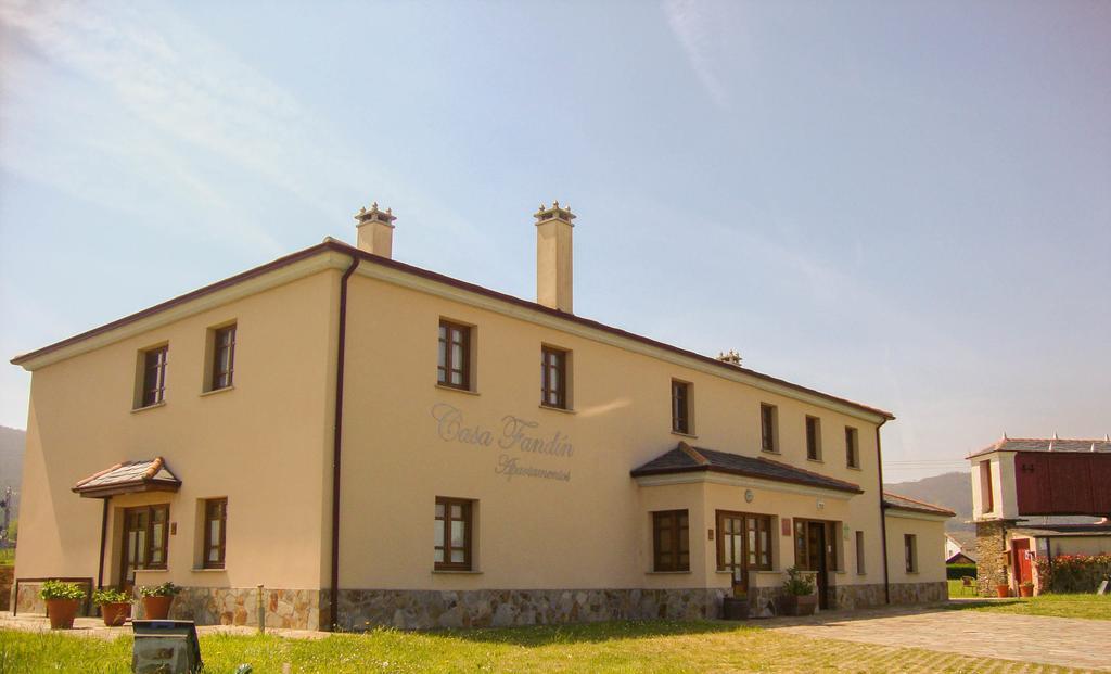 Apartamentos Fandin Ribadeo Exteriör bild