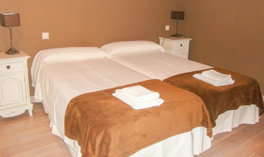 Apartamentos Fandin Ribadeo Rum bild